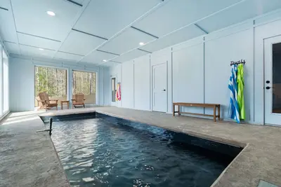 Image de Smoky Poolside Chalet | Modern Cabin w/Indoor Pool + Theater!