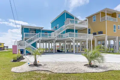 Image de Walk to Shore: Freeport Beach House w/ Grill!