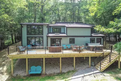 Image de Lucky Penny | Hot Tub + Membership to Carc with Indoor Pool & Gym!