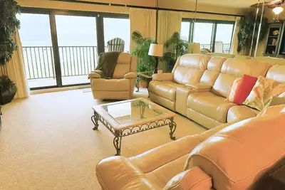 Image de Surfside 303 - 2 Bedroom 2 Bath - Oceanfront Condo
