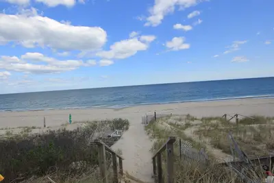 Image de 103 N. Shore Blvd # 4 - Penthouse Condo: Ocean View, Private Beach Access