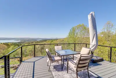 Image de Charming Edgemont Home w/ Deck & Lake Views!