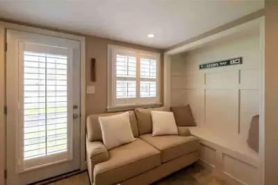 Image de Lvr - Orange Door Oasis