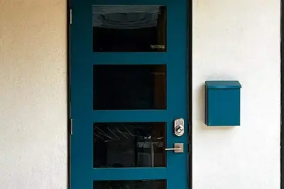 Image de Your Kensington Home for Stampede or Folk Fest! Sleeps 6.