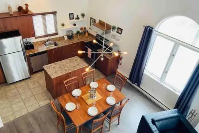 Image de Magog, entre lac et montagne