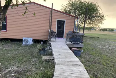 Image de 76 Acres with 2, 500 feet of water front