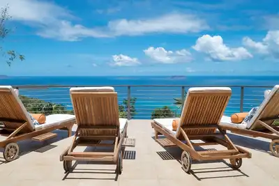Image de Sugar Hill Villa- Breathtaking North Shore views from the private pool deck