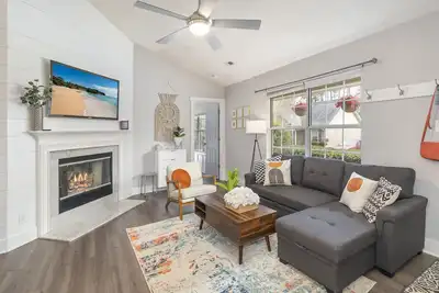 Image de Stylish & Comfortable Bungalow * Mins to Duke, Unc, Rdu & Downtown*