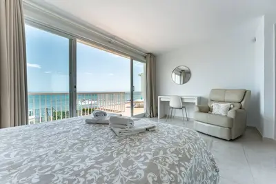 Image de Magnifique villa en première ligne de plage. Calahonda. Mijas Costa. Costa del Sol. Cs230