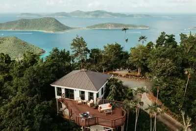 Image de Villa Nesta ~ Bright & Modern Villa w/ Solar!