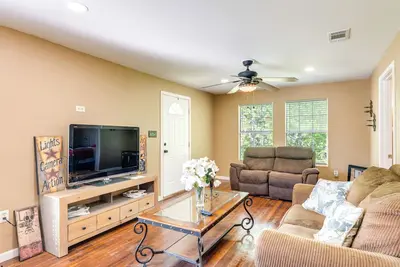 Image de Pet-Friendly Victoria Home - Kayak, Fish & Golf!