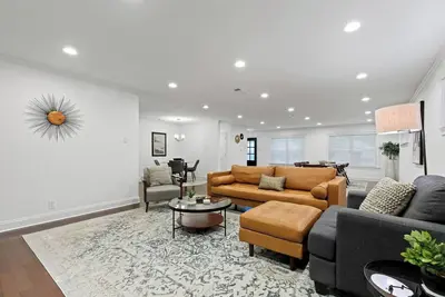 Tch - Spacious 3bd/2ba home in Dallas w/ Workspace