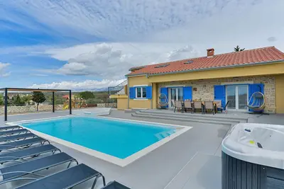 Image de Villa Re with heated pool and spa