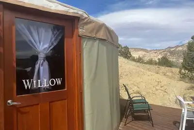 Image de Luxury Glamping Yurt Resort Between National Parks with desert mountain views, close to hiking trails, slot canyons, off-roading and more!