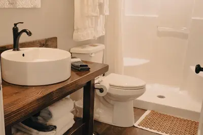 Image de Luxury Glamping Yurt Resort Between National Parks with desert mountain views, close to hiking trails, slot canyons, off-roading and more!