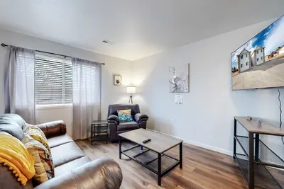 Image de Spacious Two-Bed Updated Near Dia easy Denver Access