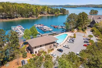 Image de Amenities•Gated•Lake Keowee•Super Clean