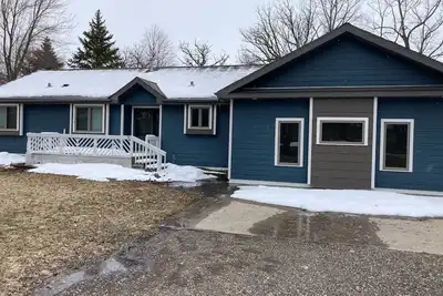 Image de Enjoy lake life on beautiful Lake Lizzie!