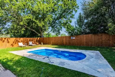 Image de NorthATX Urban Oasis Pool 5br 2ba Game room Office