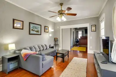 Image de Welcoming Lakefront Mound Apartment w/ Fire Pit!