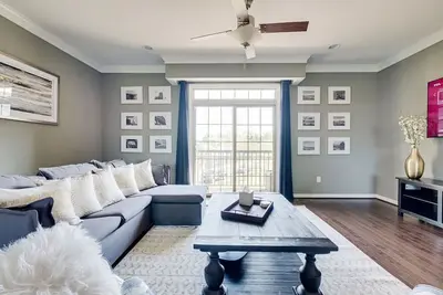 Image de Beautifully furnished, spacious townhome!