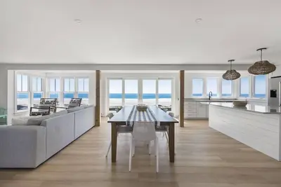 Image de Tranquil Beachfront Oasis - Milestretch