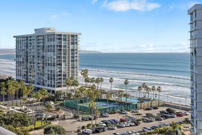 Image de Coronado shores beach condo property, terrace unit bay views steps to the beach!