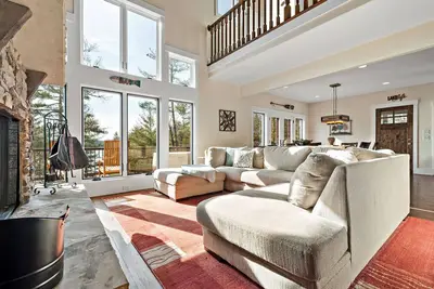 Image de The Waterman | Lakefront Luxury with Hot Tub & Dock!