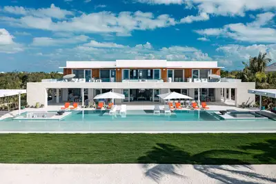 Image de Sole e Mare | Beach Front - Located in  Wonderful Grace Bay with Private Pool