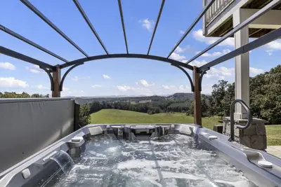 Image de Halewood Farm in Marshall:Lovely Mountain Home, Great Views & Amenities!