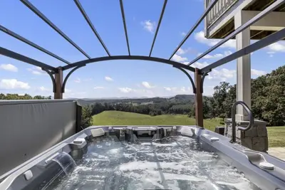Image de Halewood Farm Collection: Gated Mountain Home with Hot Tub, Fire Pit and Pet-Friendly