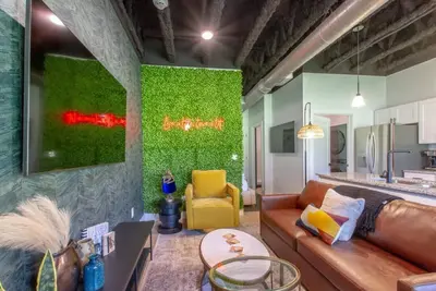 Image de Vibrant Studio Retreat - South Nashville