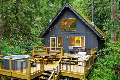 Image de Romantic Mt Baker Cabin with a touch of Rustic Charm! Woodstove, Hot Tub, Pet friendly