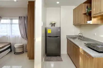 Comfortable 1 Bedroom Condo Unit with a Scenic View