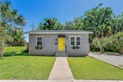 Image de Unbeatable Location-Walk To The Wahoos Stadium, Community Maritime Park or Palafox-Sm. Dog Friendly