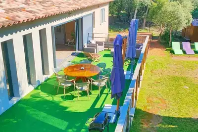 Image de Un havre de paie dans le maquis