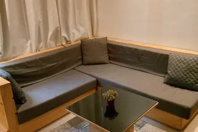 Image de Appartement confortable dans un quartier illuminé
