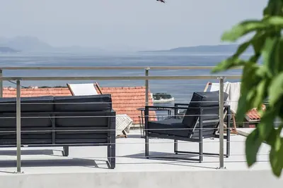 Image de Modern eclectic design, pool with a sea view