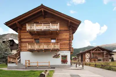 Image de Appartement 'Chalet Leur Gusja Golp Quadrilocale' avec vue sur la montagne, jardin partagé et Wi-Fi