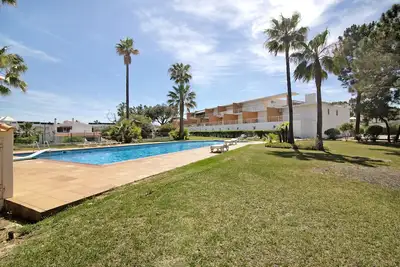 Image de Appartement 'Yara Beach Apartments with Terrace' avec piscine partagée, Wi-Fi et climatisation