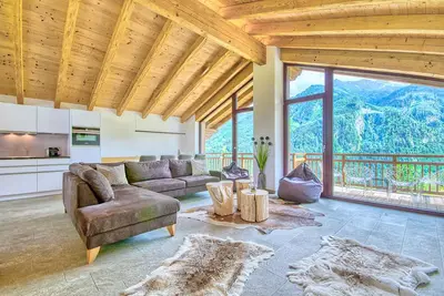 Image de Beautiful Austrian style Chalet at the ski slope