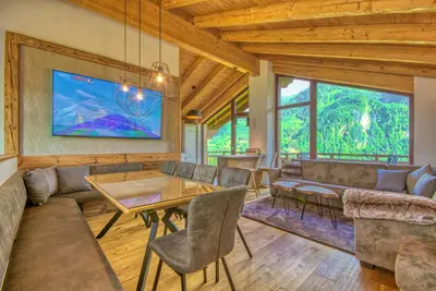 Image de Beautiful Austrian style Chalet at the ski slope