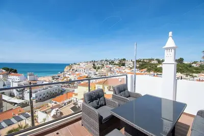 Image de 12a Modernised yet traditional house