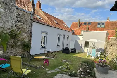 Image de La maison du bonheur à 1 km à pied de la plage, 10 minutes a pied.