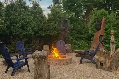 Image de Near Lake Mi | Retreat style home | Hot tub & Sauna