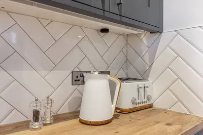 Image de 2 Bedroom House- Hereford City Centre with Parking