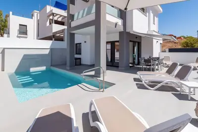 Image de Villa Martin - Trois Chambres Villa, Couchages 6