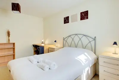 Pass the Keys |Spacious apartment for 2 free parking