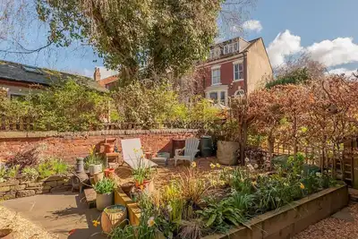 Image de Wonky Cottage with amazing garden - Pass the Keys