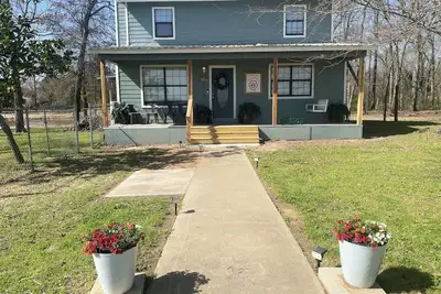 Running B Farm \"Pond - Pickle - Relax - Repeat! \" On 6  Private Acres!